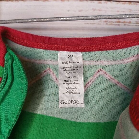 Christmas Elf Sleeper Santa's Little Helper - Picture 9 of 9